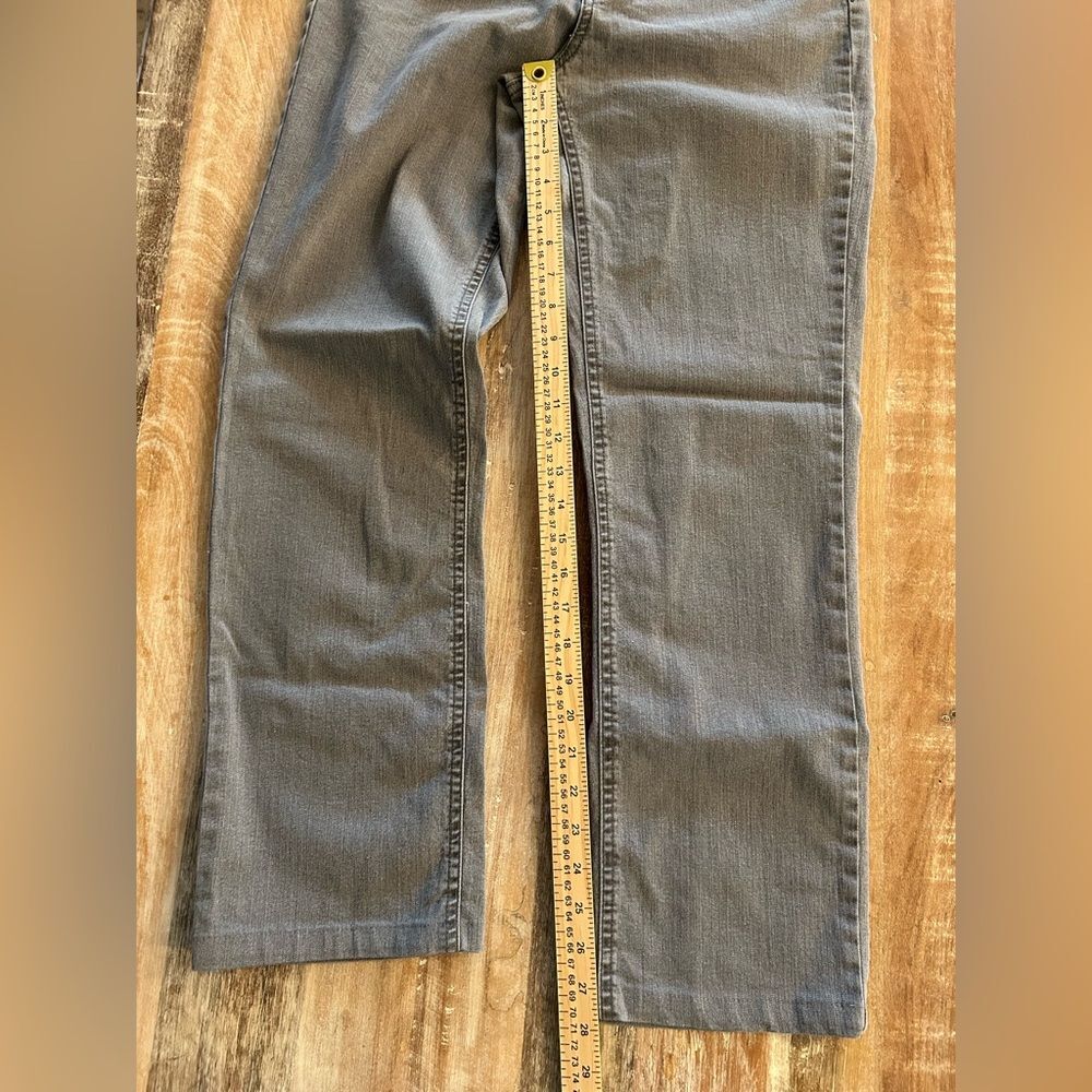 Jones New York Women's Lexington Straight Leg Jeans in Gray Size 10 Short - Picture 13 of 13